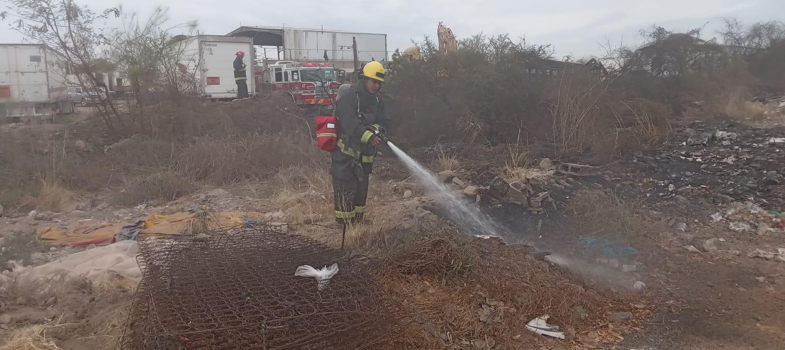 $!Se incendia yonke en sector Piggy Back en Culiacán