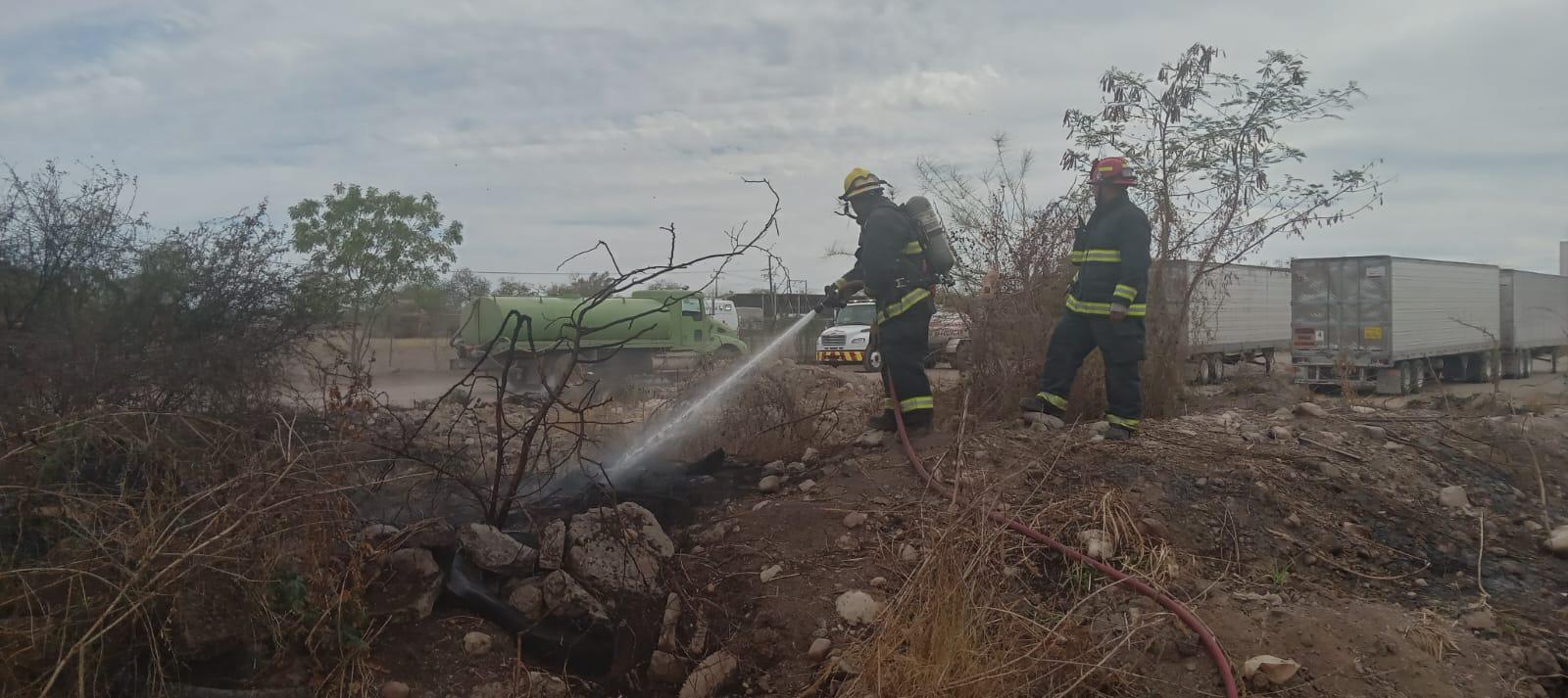 $!Se incendia yonke en sector Piggy Back en Culiacán