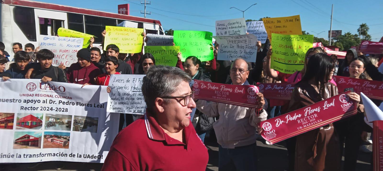 $!Unos a favor y otros en contra del Rector, se manifiesta la comunidad de la UAdeO