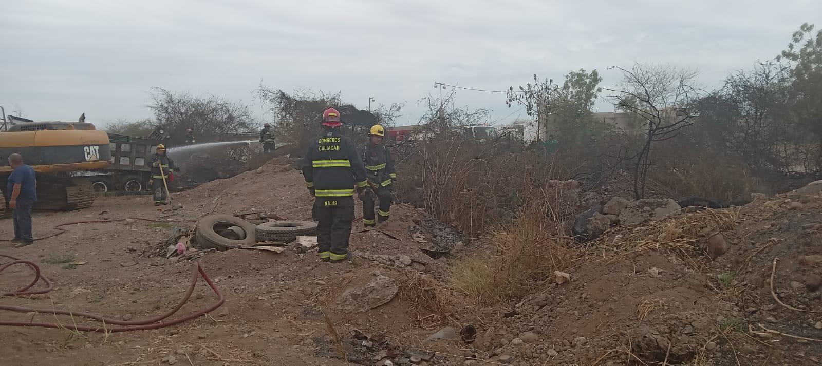 $!Se incendia yonke en sector Piggy Back en Culiacán