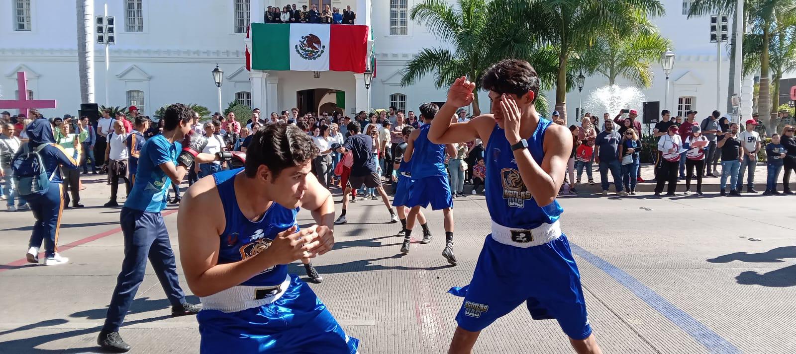 $!Charros, militares, adelitas y deportistas desfilan en conmemoración de la Revolución Mexicana, en Culiacán