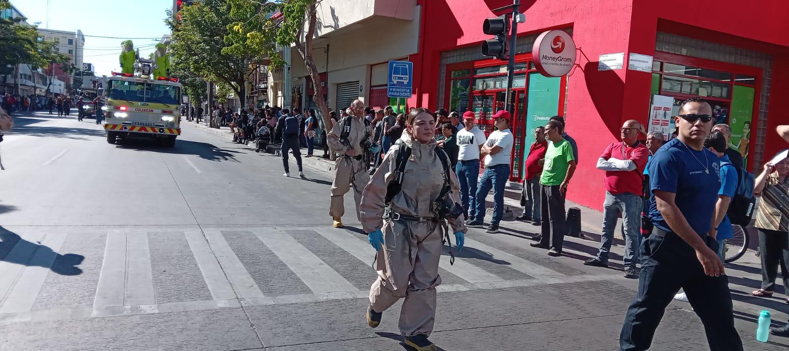 $!Charros, militares, adelitas y deportistas desfilan en conmemoración de la Revolución Mexicana, en Culiacán