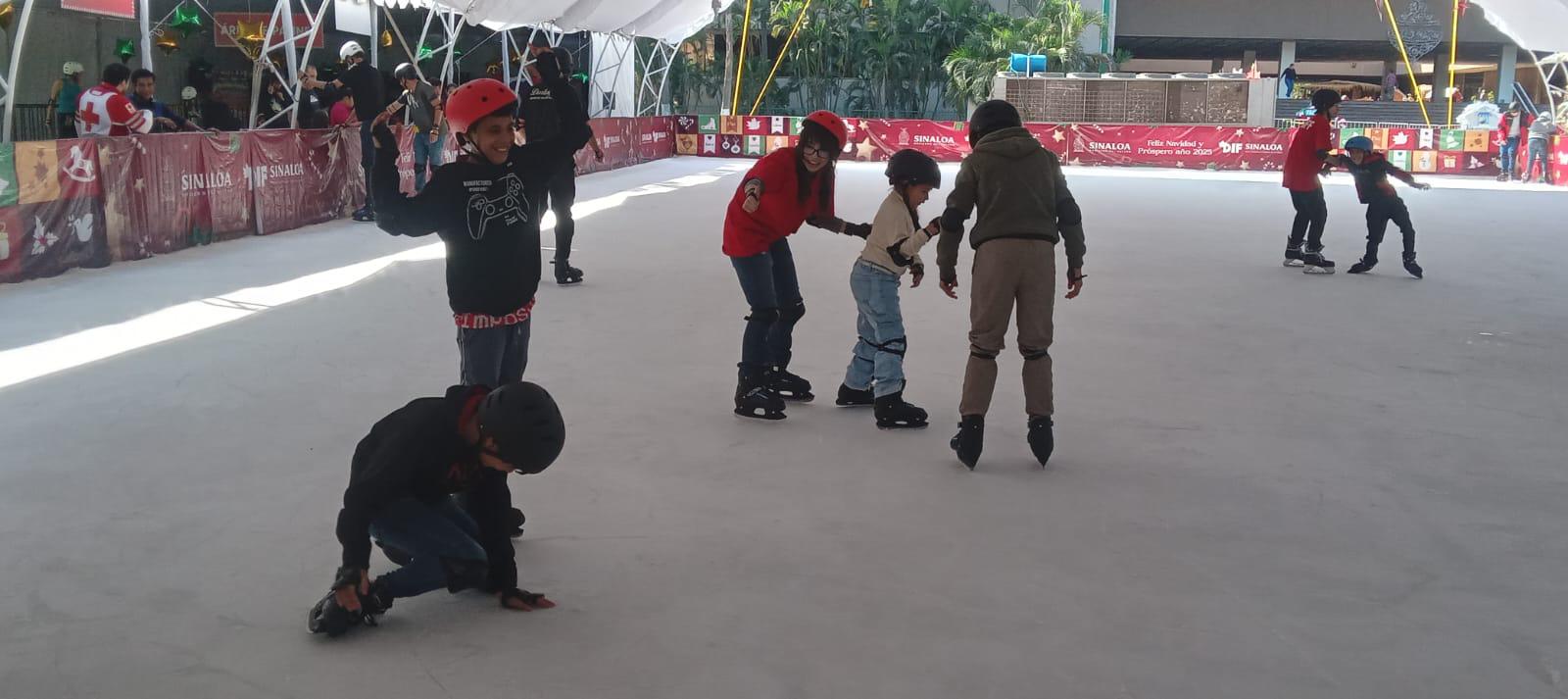 $!Pista de hielo en Palacio de Gobierno ha recibido a 5 mil 279 visitantes