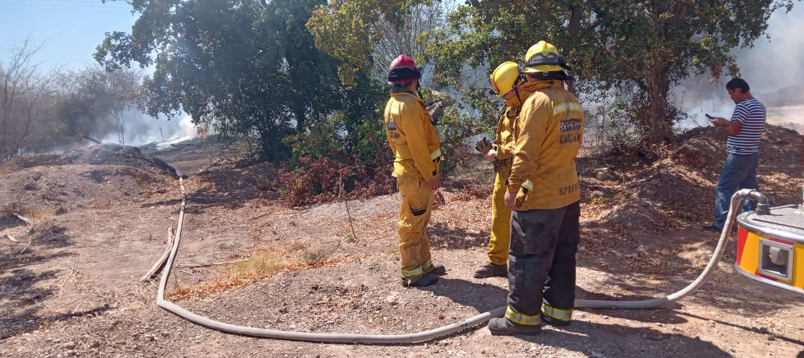 $!Incendio consume mil metros cuadrados de maleza en Culiacán