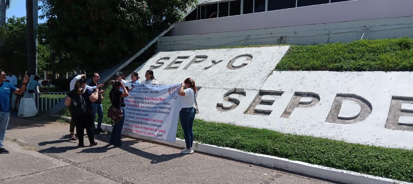 $!Piden padres de familia continuar con clases en línea en Sinaloa por seguridad