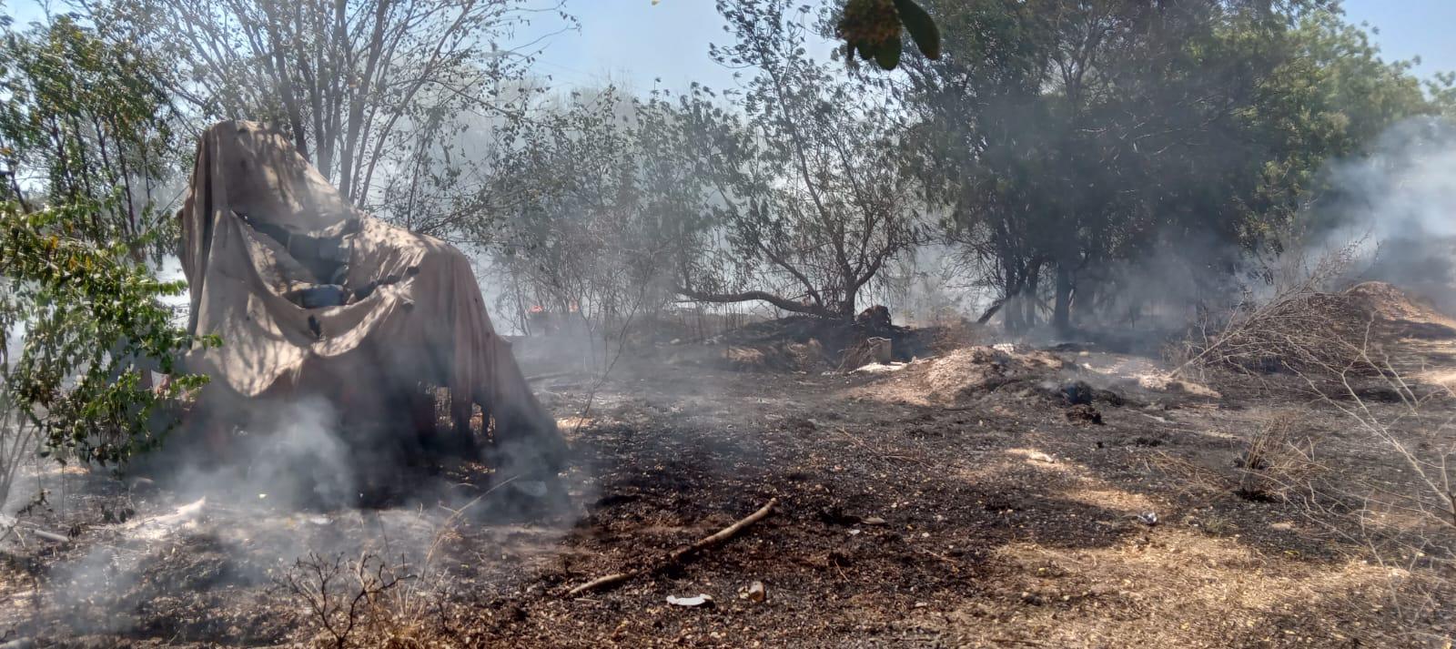 $!Incendio consume mil metros cuadrados de maleza en Culiacán