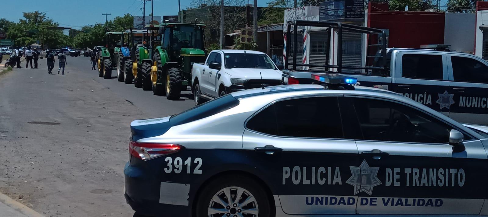 $!Agricultores logran tomar instalaciones de Pemex en Culiacán