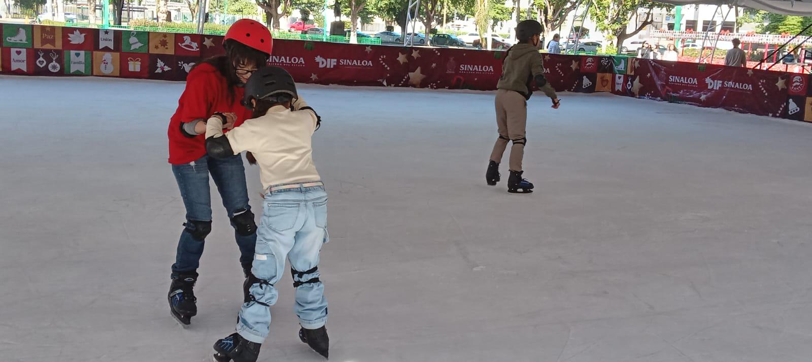 $!Pista de hielo en Palacio de Gobierno ha recibido a 5 mil 279 visitantes