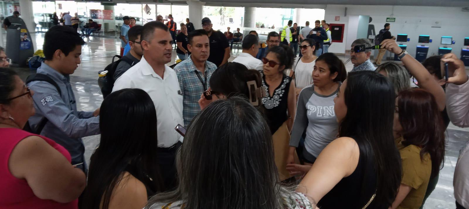 $!Reabren el Aeropuerto de Culiacán tras dos días de bloqueo