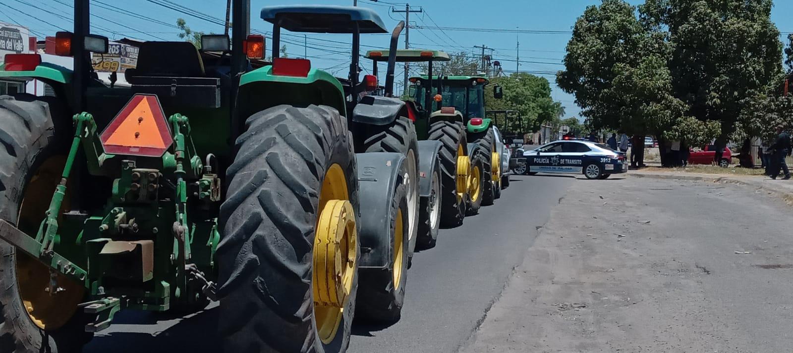 $!Agricultores logran tomar instalaciones de Pemex en Culiacán