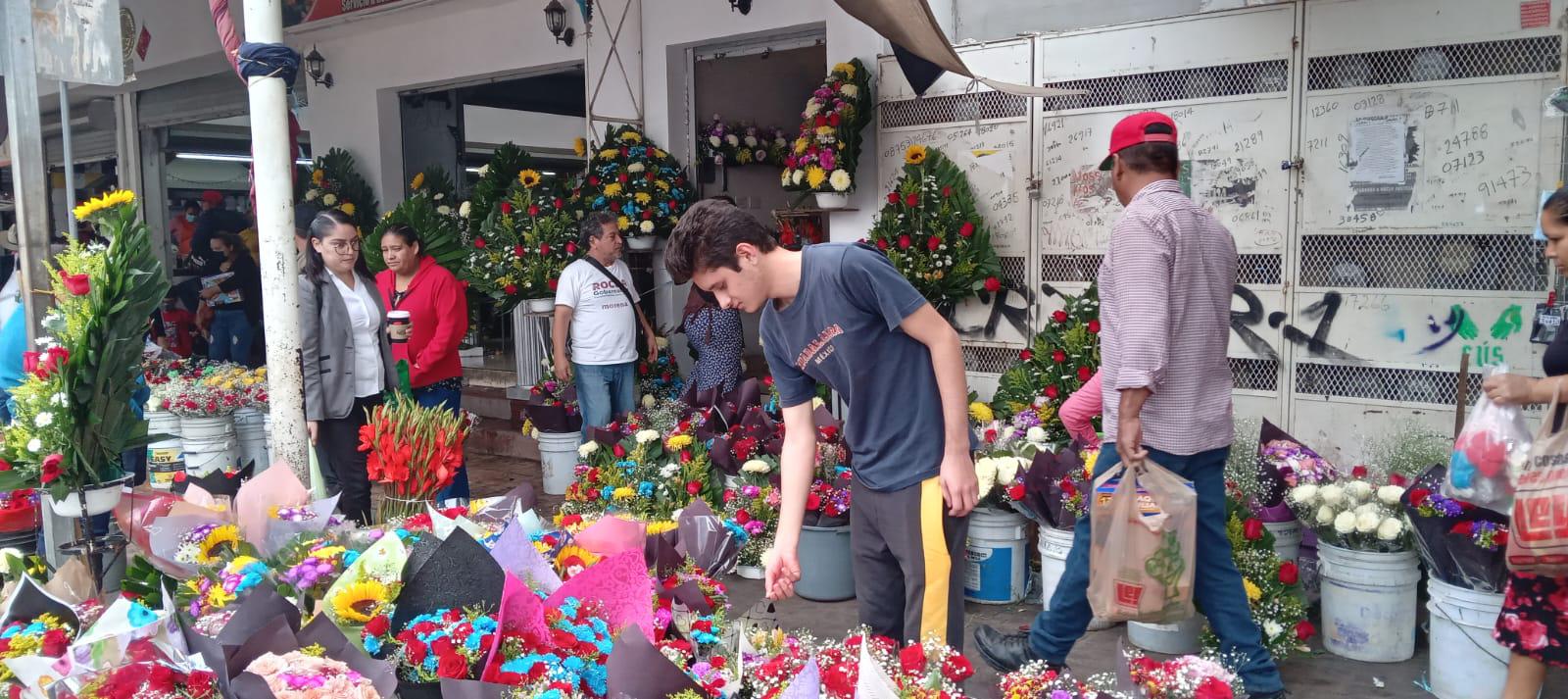 $!Ventas por San Valentín no repuntan en el Centro de Culiacán