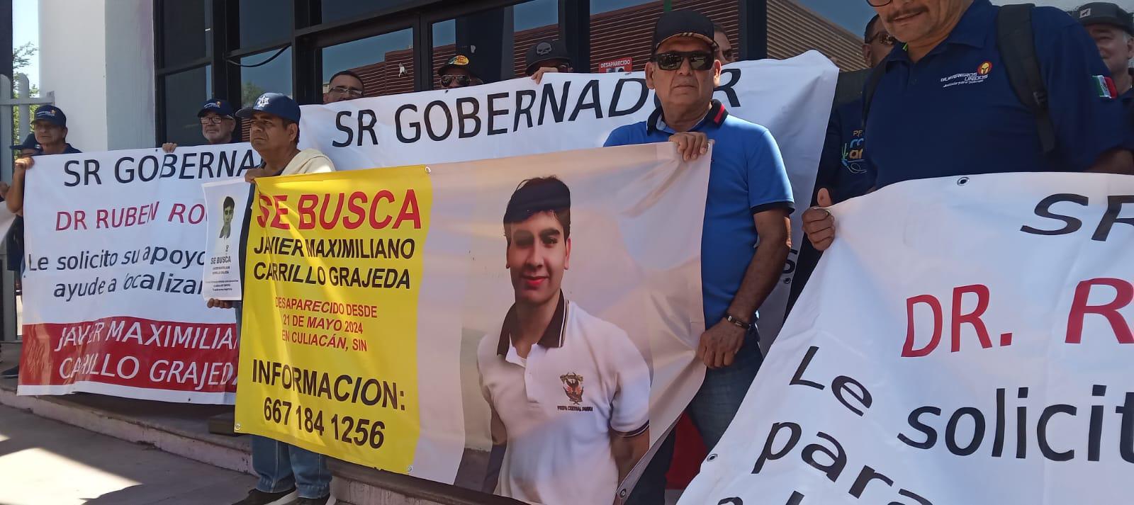 $!Llevan a Fiscalía de Sinaloa protesta por caso Javier Maximiliano; cierran la Sánchez Alonso