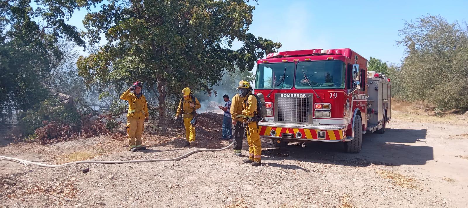 $!Incendio consume mil metros cuadrados de maleza en Culiacán