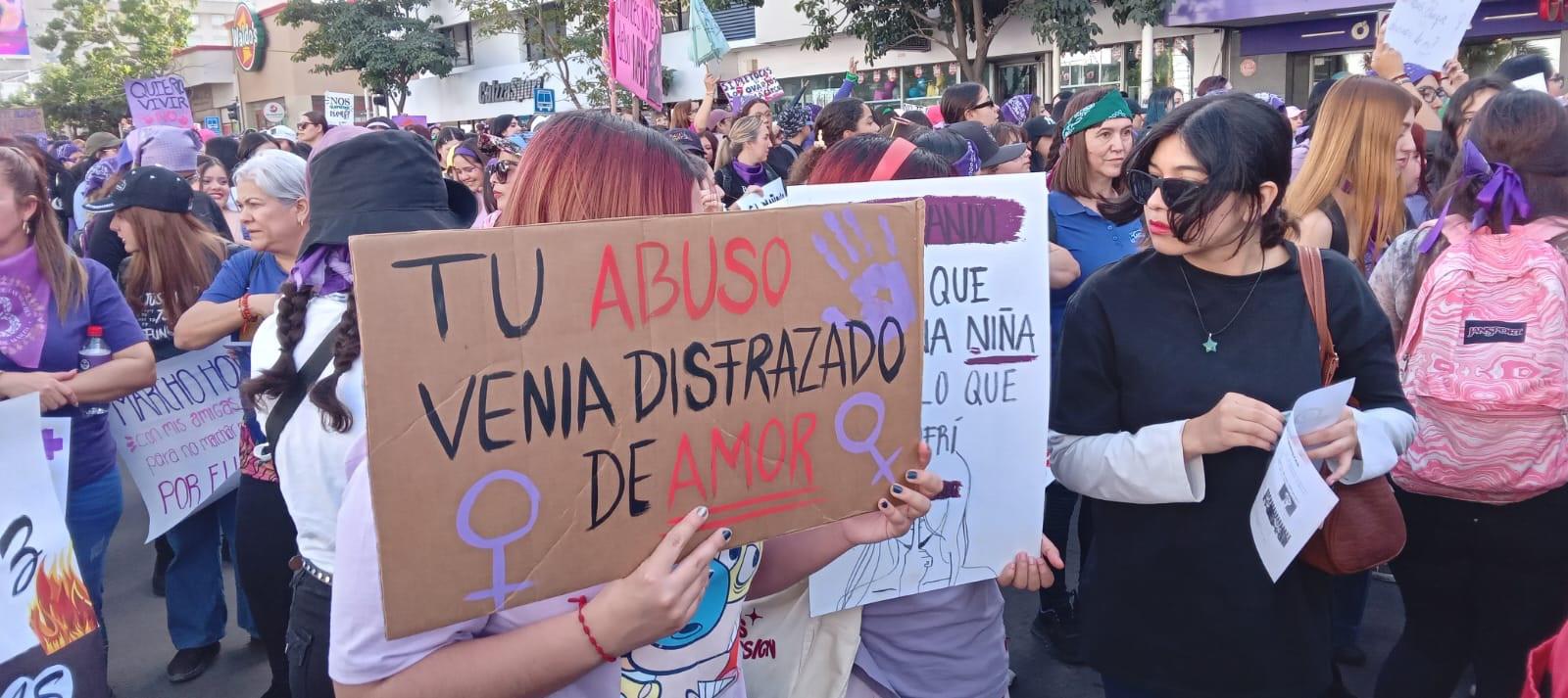 $!Más de 4 mil mujeres marchan por justicia, equidad, y por sus derechos, en Culiacán