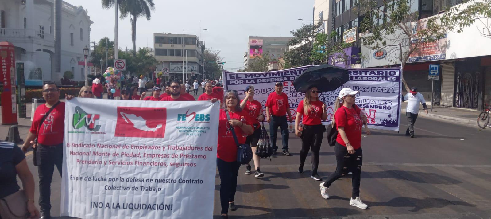 $!Marchan en Culiacán en conmemoración del Día del Trabajo