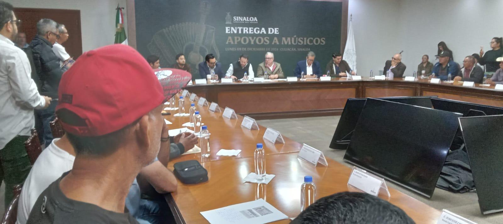 $!Reciben músicos de Sinaloa apoyo económico por parte del Gobierno Estatal