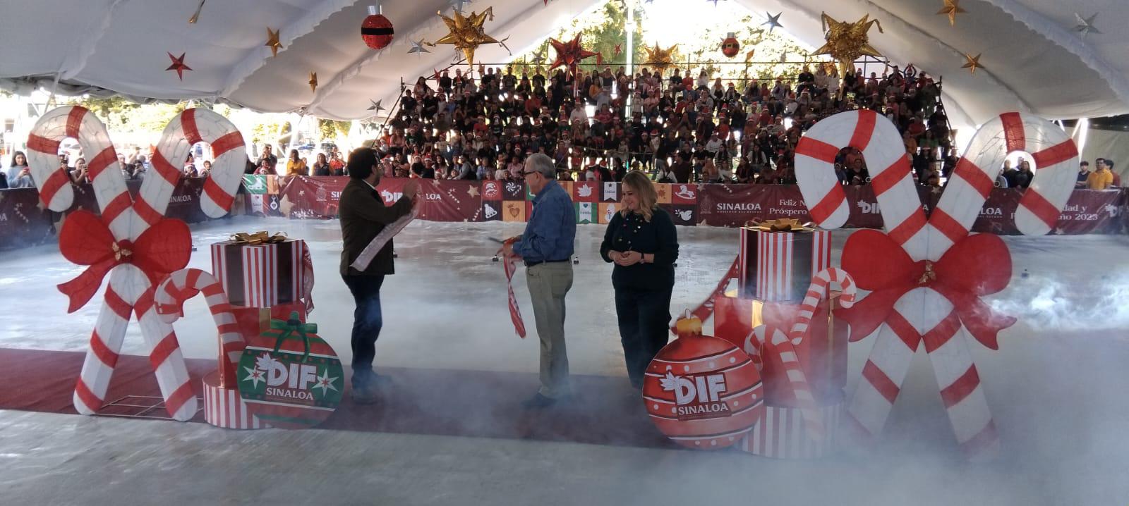 $!Inauguran pista de hielo en el Palacio de Gobierno de Sinaloa, costó $3.7 millones