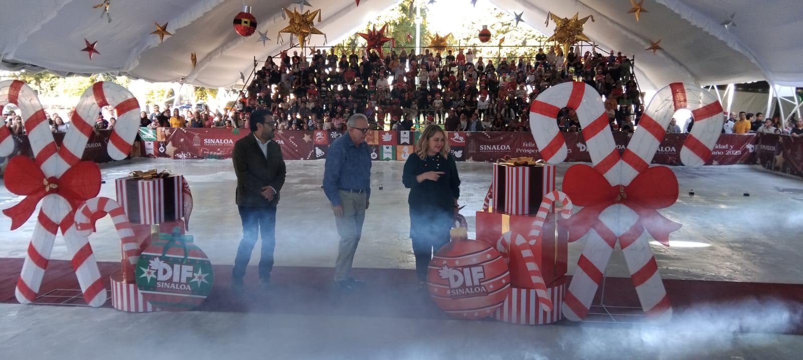 $!Inauguran pista de hielo en el Palacio de Gobierno de Sinaloa, costó $3.7 millones