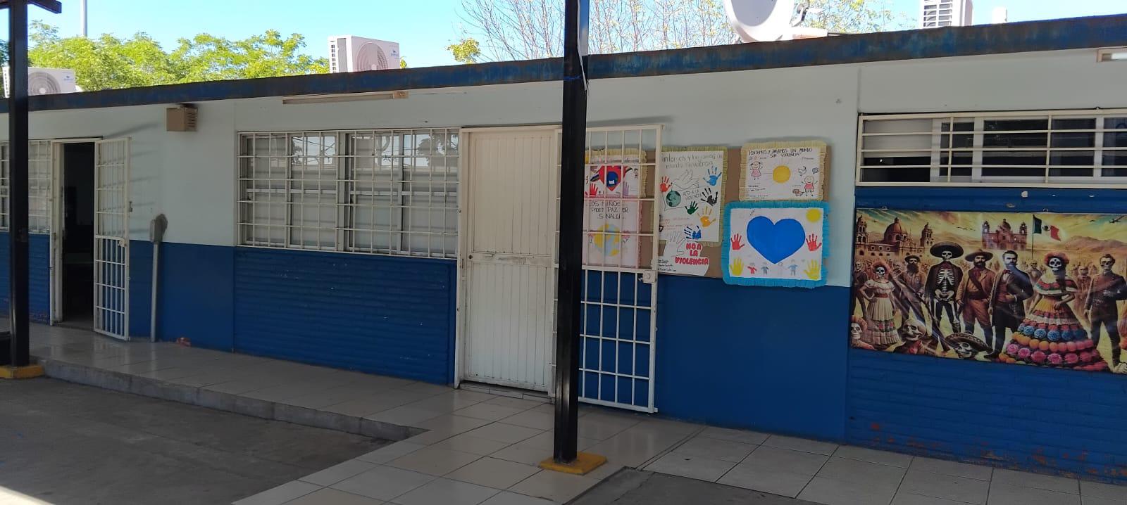 $!Alumnos de primaria en Culiacán sufren pánico al escuchar ataque armado contra negocio de hamburguesas