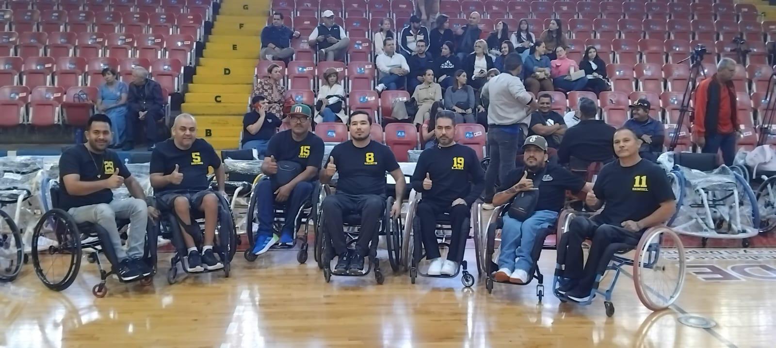 $!Reciben basquetbolistas sinaloenses 63 sillas de ruedas para el deporte adaptado