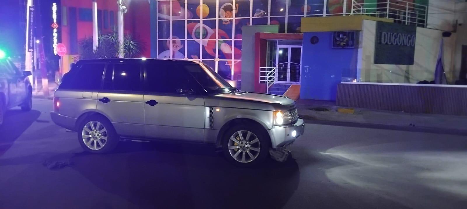 $!Un choque, agresión a balazos a policías y una Range Rover blindada rompen la calma en Las Quintas