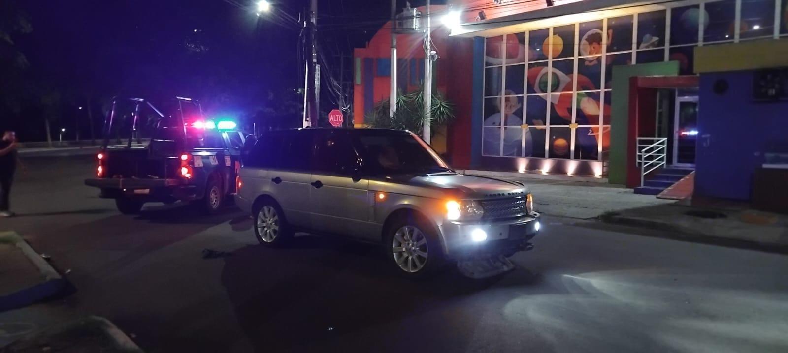 $!Un choque, agresión a balazos a policías y una Range Rover blindada rompen la calma en Las Quintas