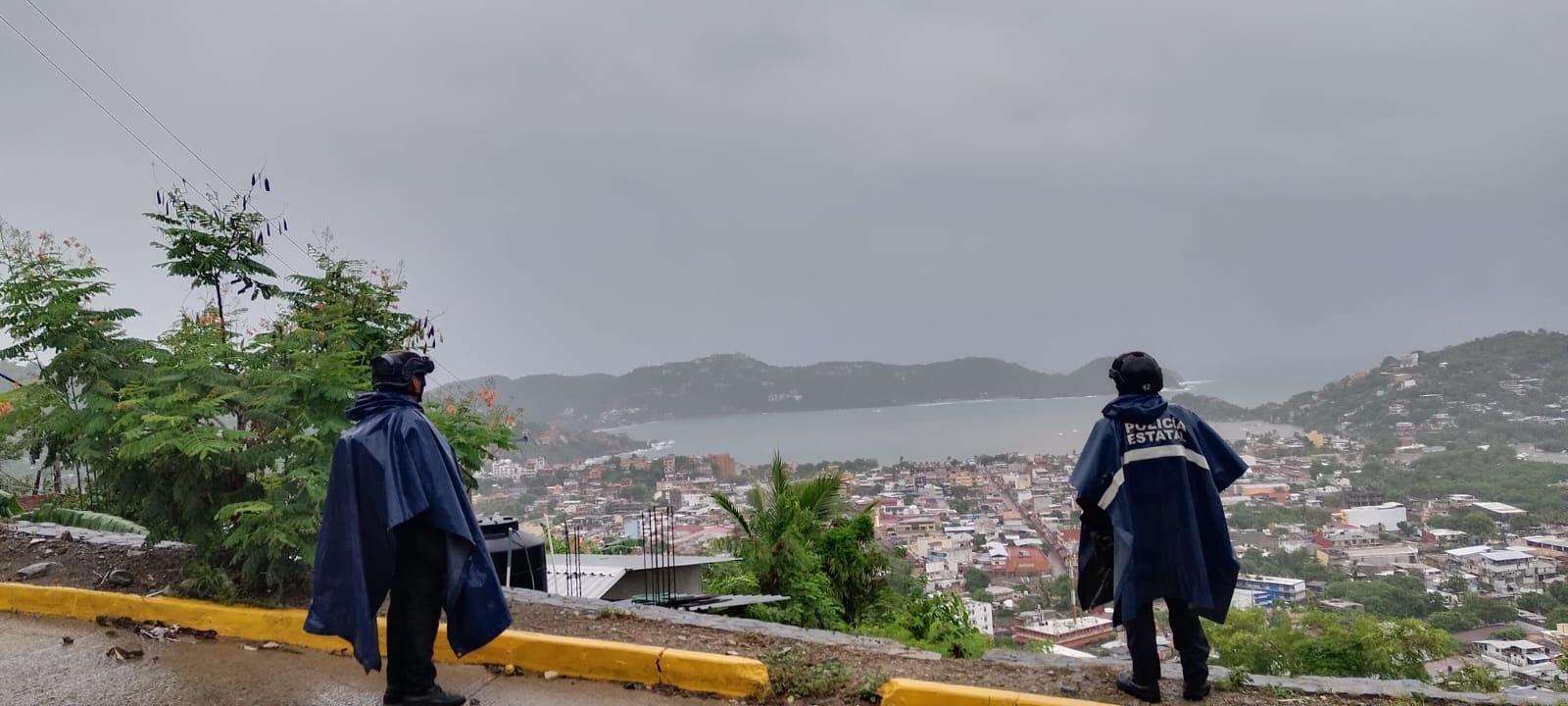 $!Huracán John causa deslaves e inundaciones en Guerrero; suspenden vuelos en Acapulco