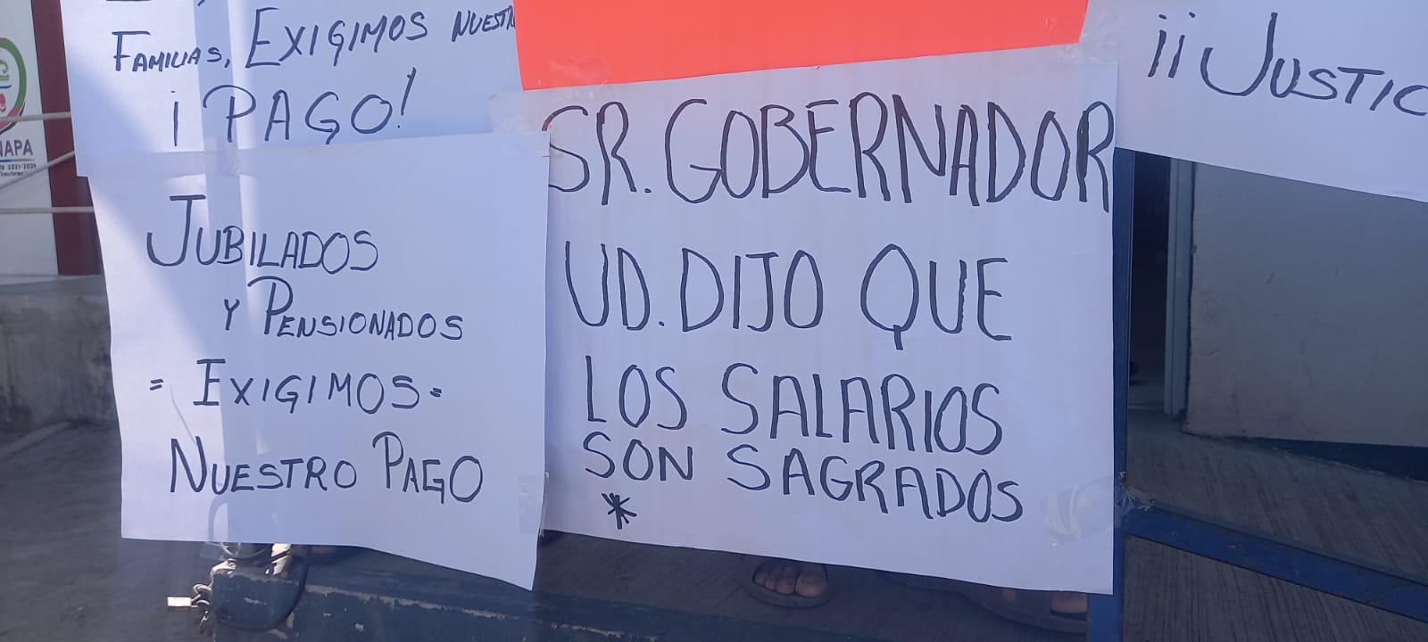 $!Jubilados y pensionados toman la Jumapae por exigir sus pagos