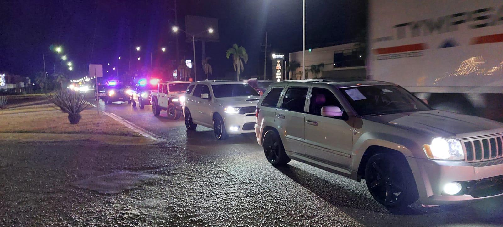 $!Detienen a 3 personas y aseguran 10 autos por participar en carreras clandestinas en Culiacán