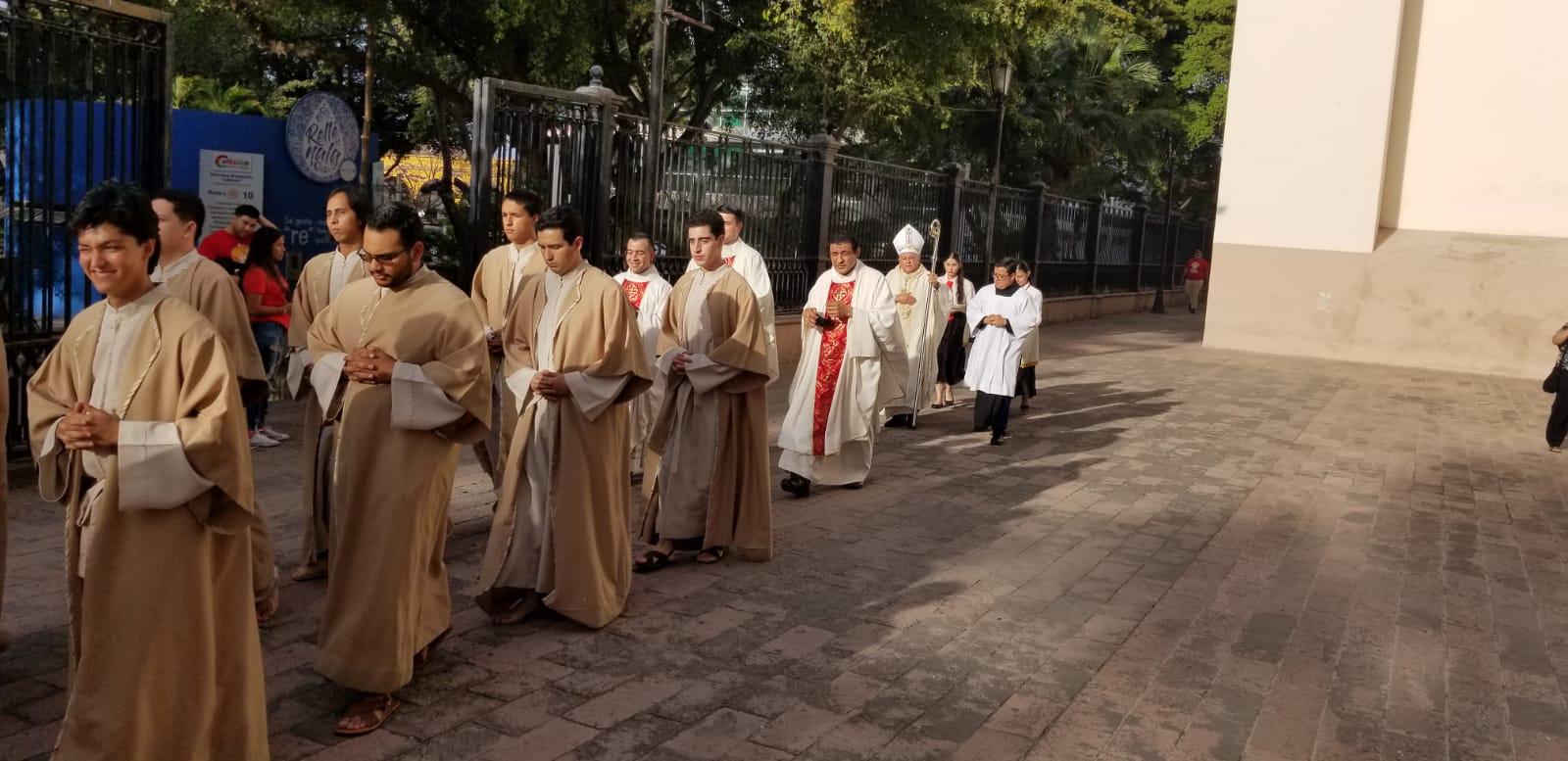 $!En Catedral de Culiacán recrean el lavado de pies a los 12 apóstoles, en la Última Cena