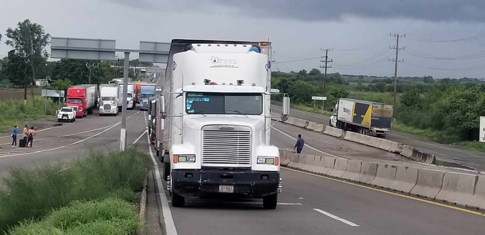 $!‘Nora’ dejó incomunicados siete puntos de carreteras estatales, y 12 áreas afectadas por socavones