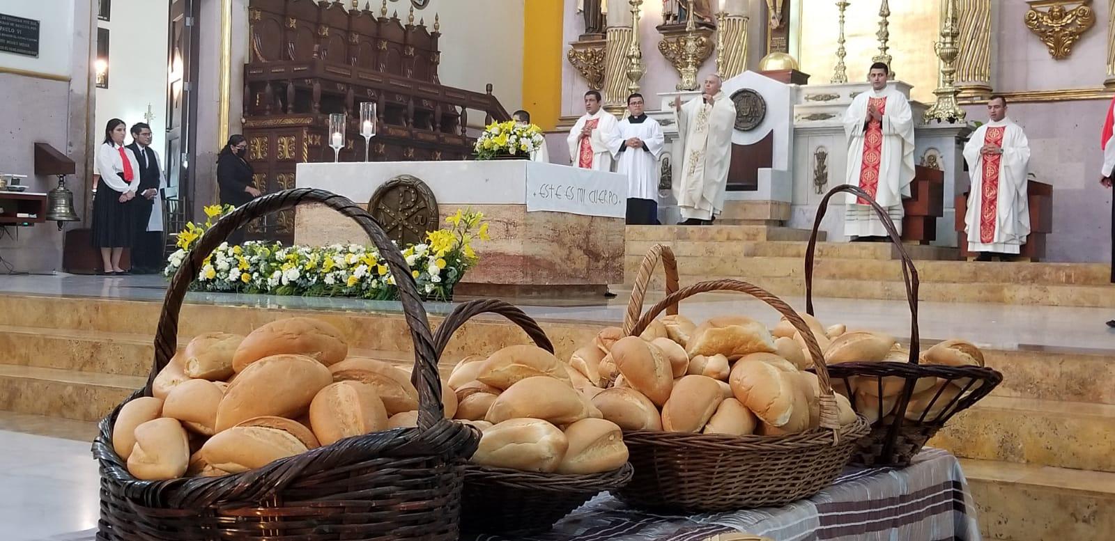 $!En Catedral de Culiacán recrean el lavado de pies a los 12 apóstoles, en la Última Cena