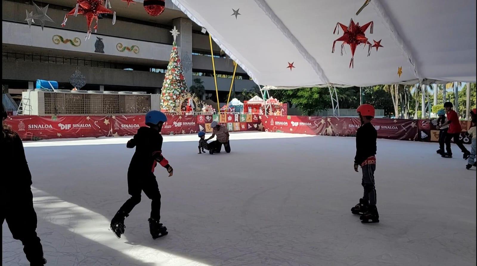 $!Pista de hielo en Palacio de Gobierno ha recibido a 5 mil 279 visitantes