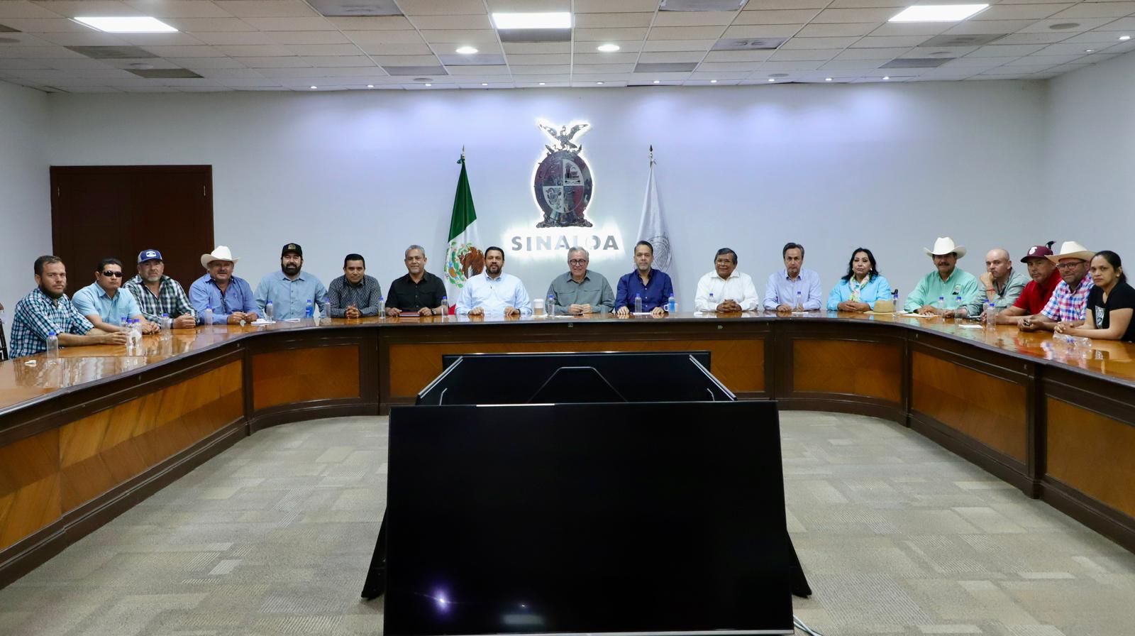 $!Ofrece Rocha Moya bajar para Sinaloa bolsa de apoyo para 3.8 millones toneladas de maíz