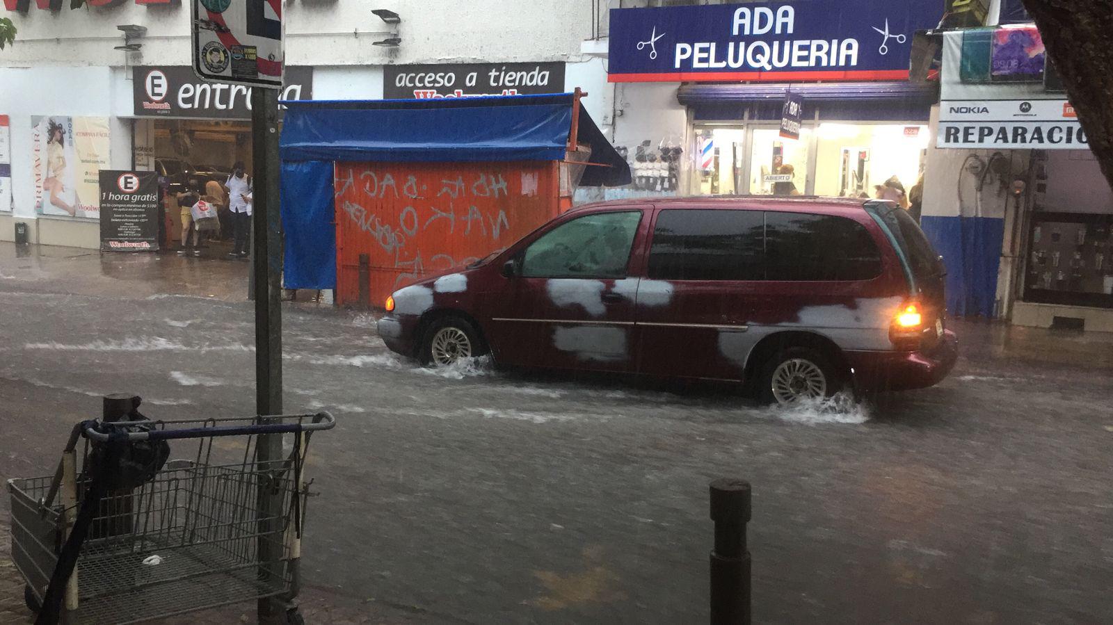 $!Lluvias en Culiacán causan cierres de vialidades, inundaciones y arrastre de vehículos