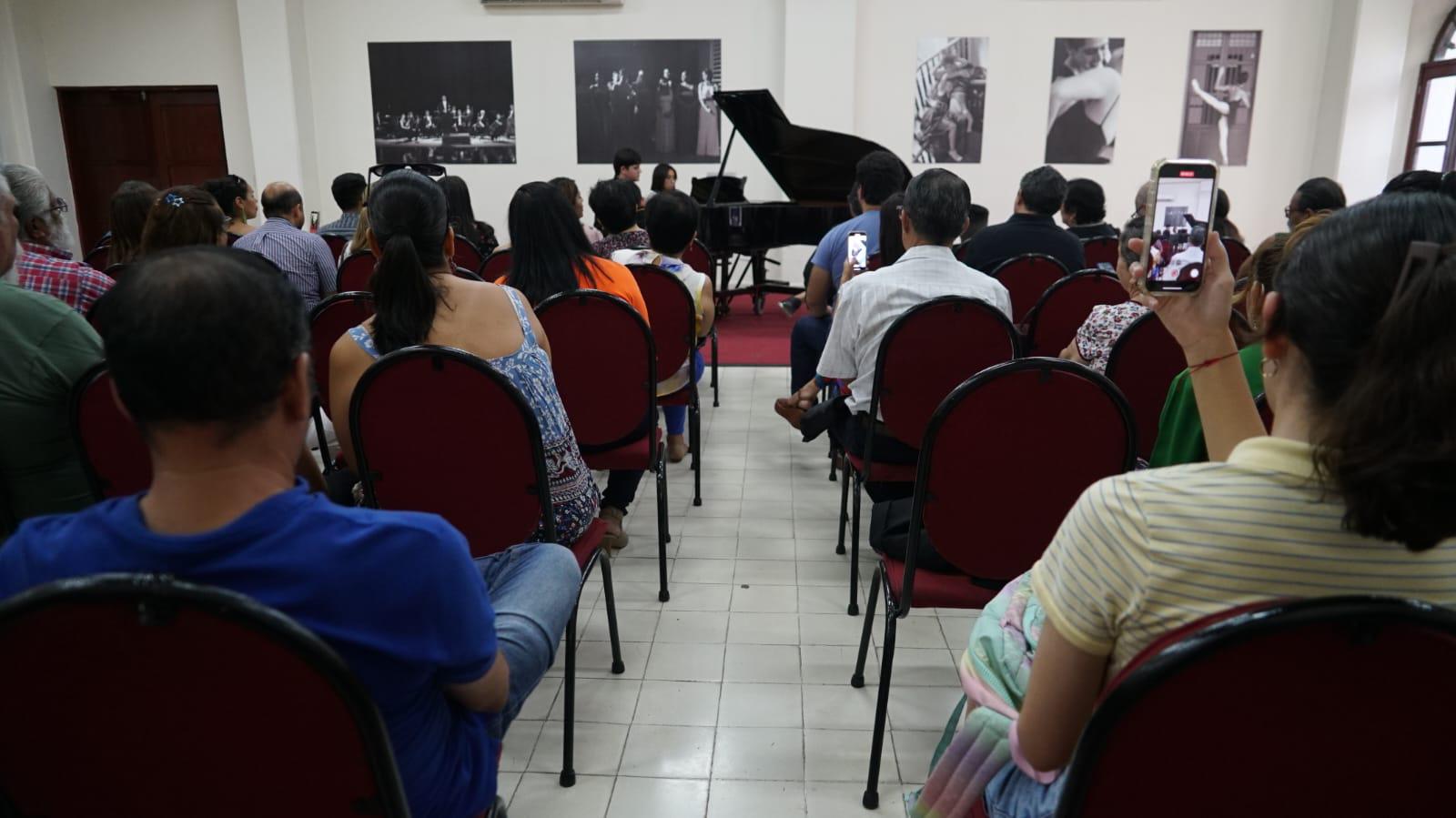 $!Familiares y amigos acompañaron a los arristas ese día.