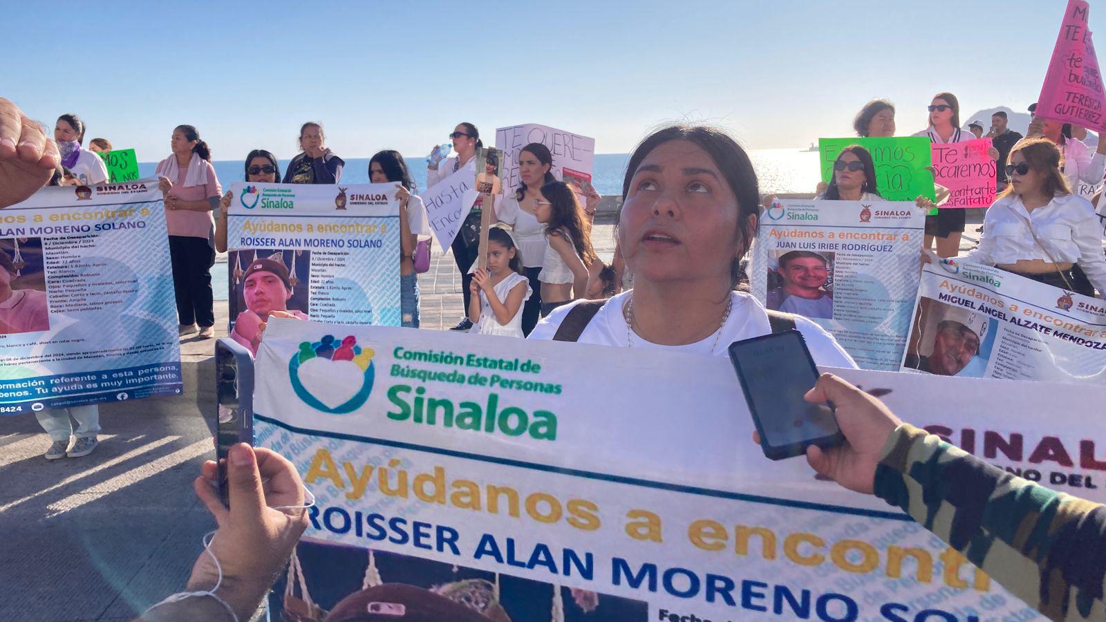 $!Familiares de desaparecidos claman justicia por el malecón de Mazatlán