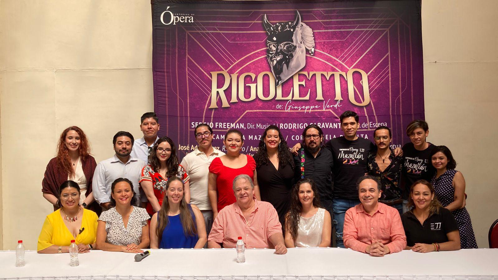 $!El elenco que se presentará los días 11 y 12 de octubre en el Teatro Ángela Peralta se tomó la fotografía de recuerdo.