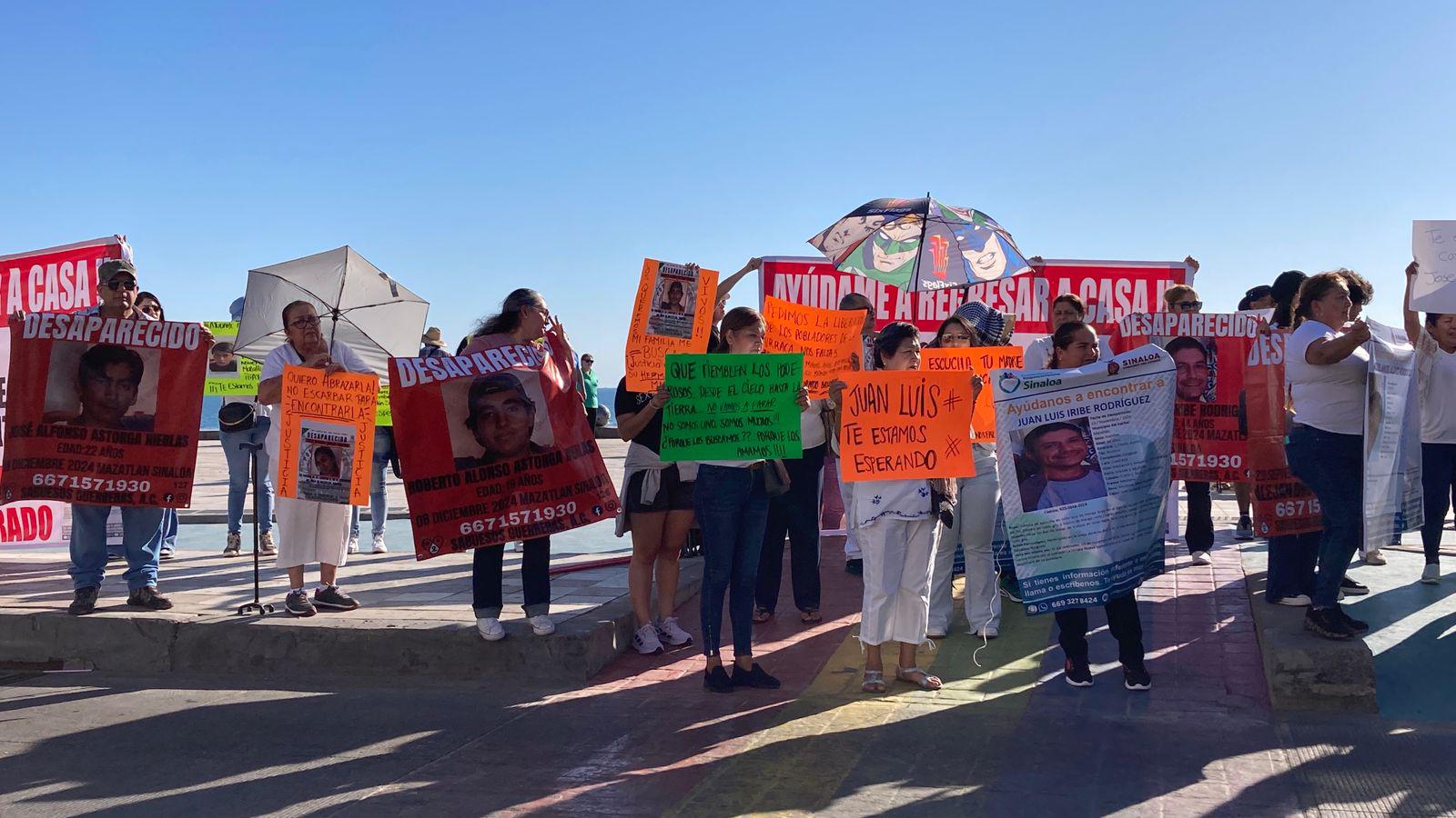 $!Familiares de desaparecidos claman justicia por el malecón de Mazatlán