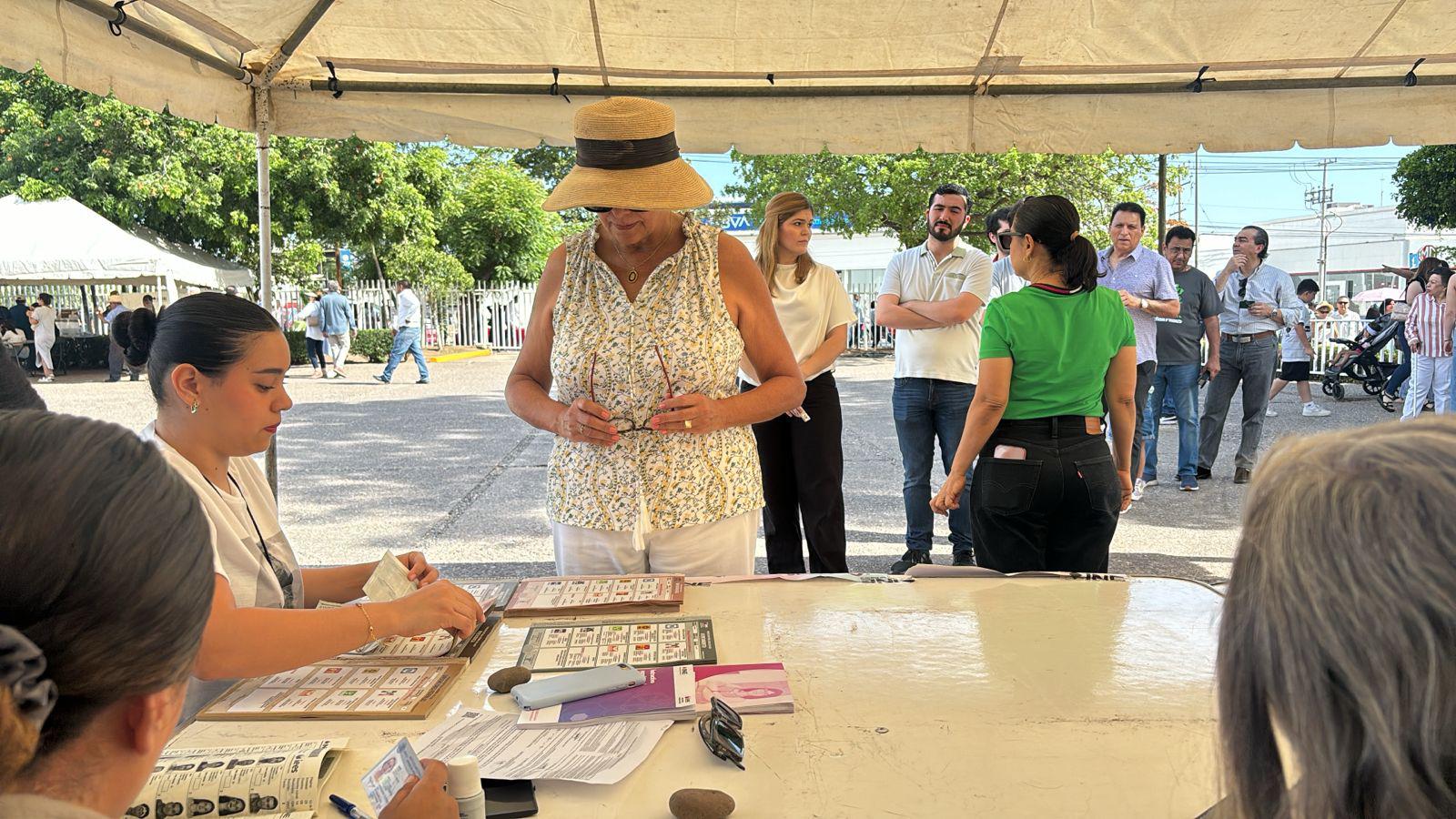 $!Con 30 minutos de retraso, inicia jornada electoral casilla de SEPyC en Culiacán