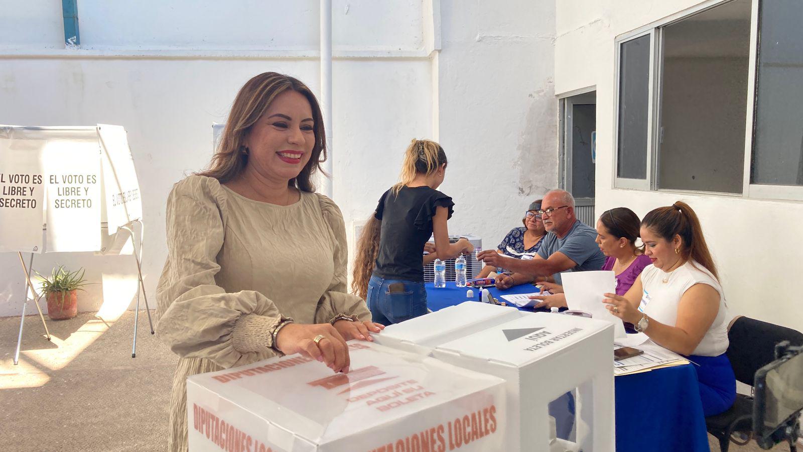 $!Militantes del PAN en Mazatlán acuden a votar en elecciones internas