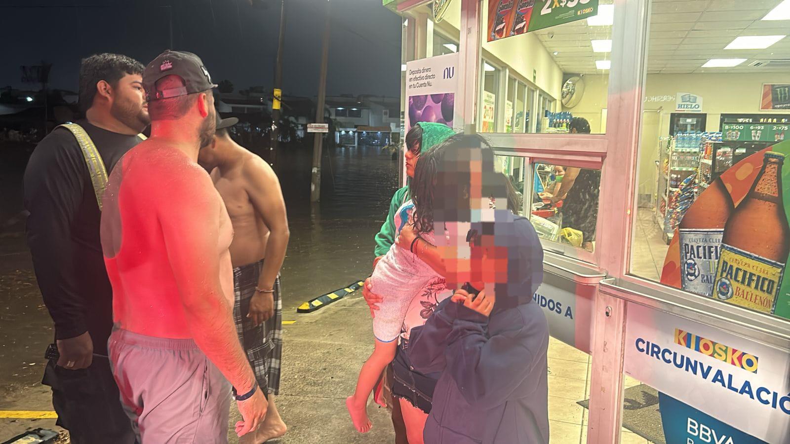 $!Lluvia nocturna causa encharcamientos en Mazatlán