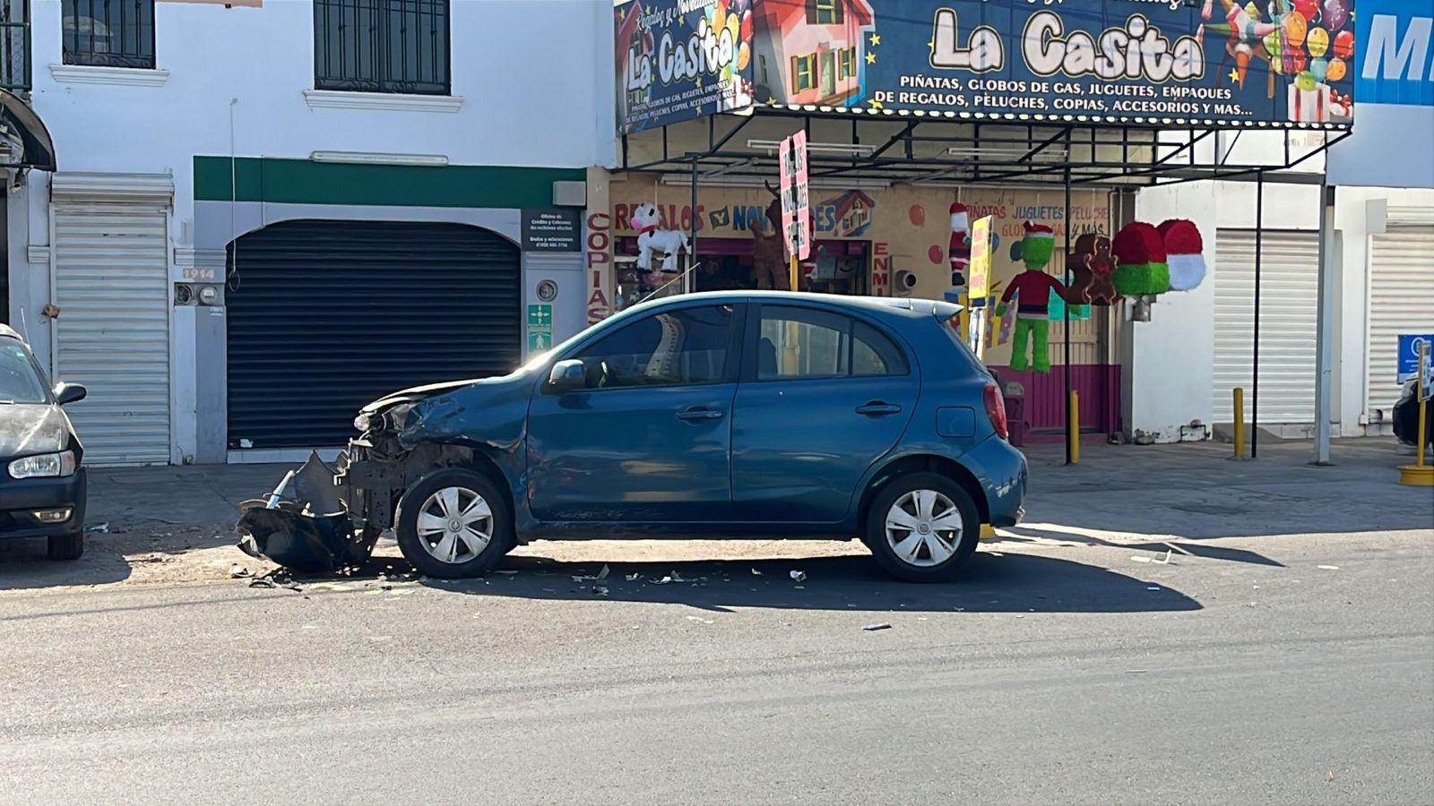 $!Intentan secuestrar a conductor en el Centro de Culiacán, pero logra escapar