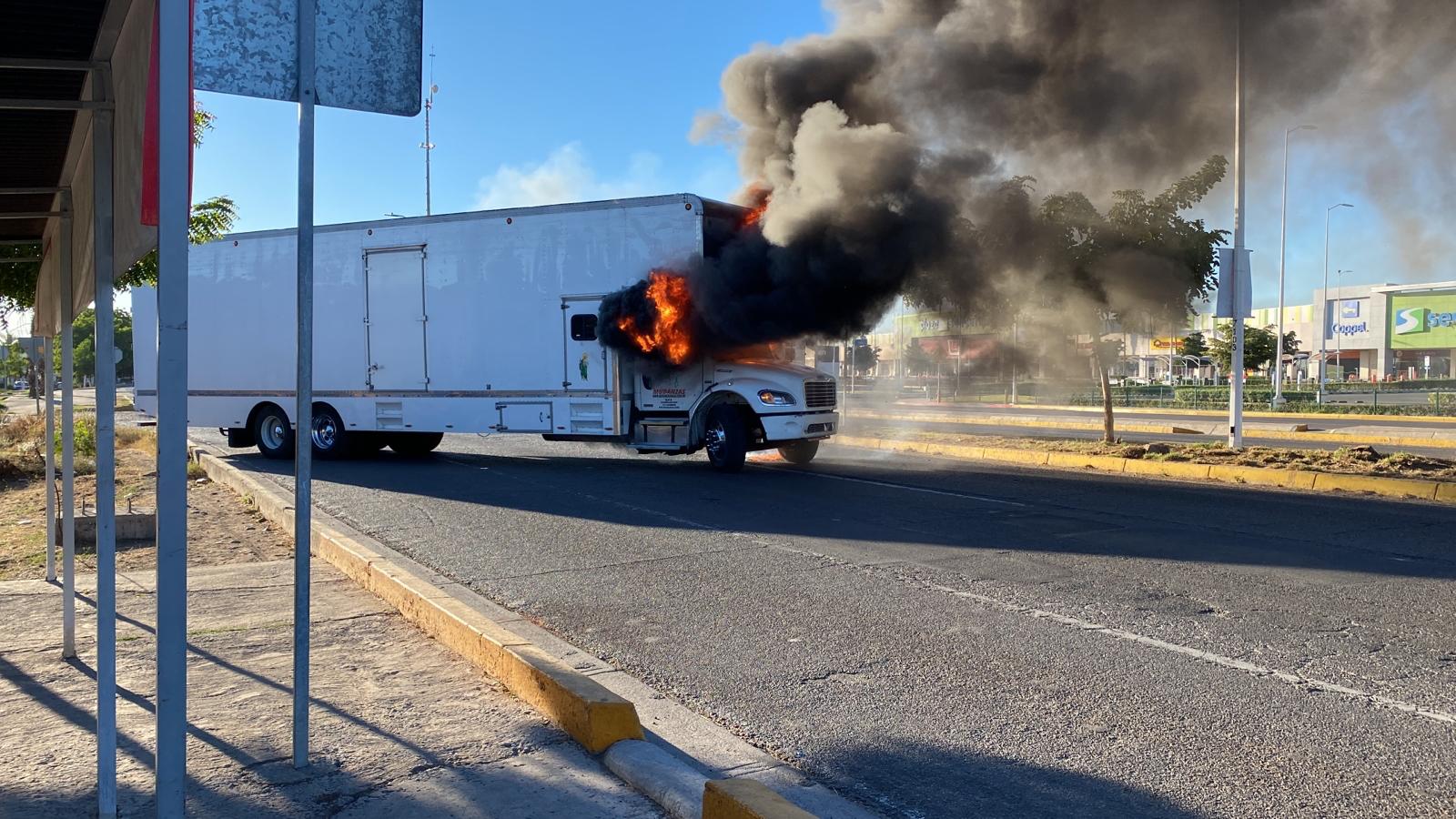 $!Suman 12 horas de jornada violenta en Sinaloa; comenzó en Culiacán y se extendió al Estado