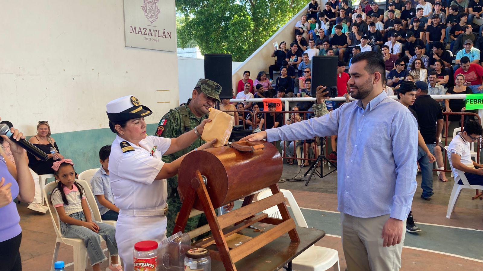 $!Más de 1,500 jóvenes de Mazatlán acuden al sorteo del Servicio Militar 2024