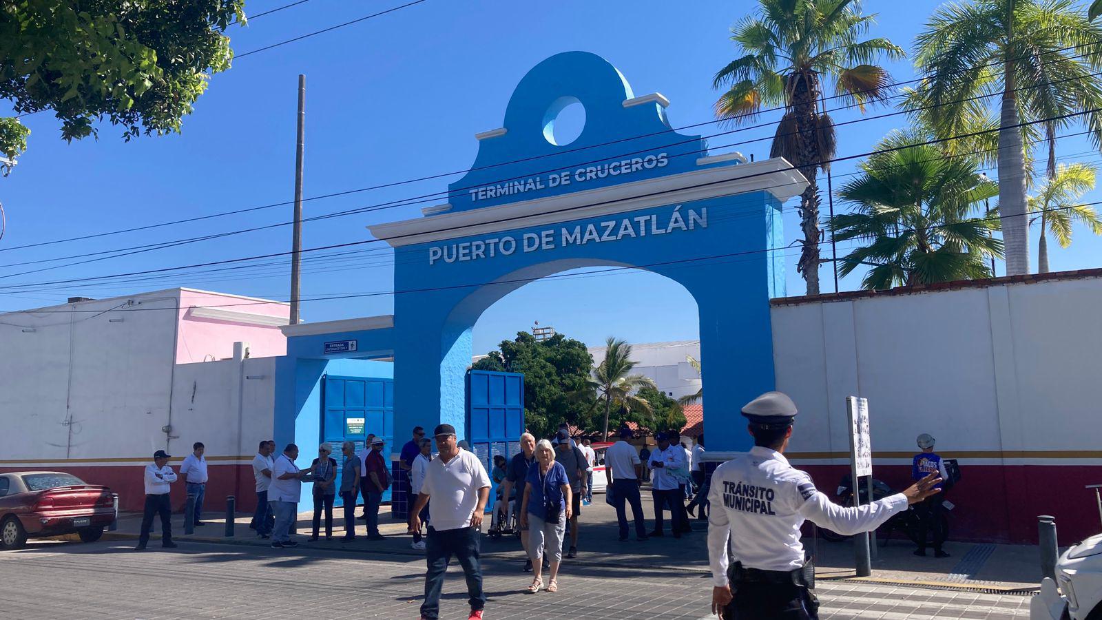 $!Arriba crucero Majestic Princess a Mazatlán y el turismo se apodera del puerto