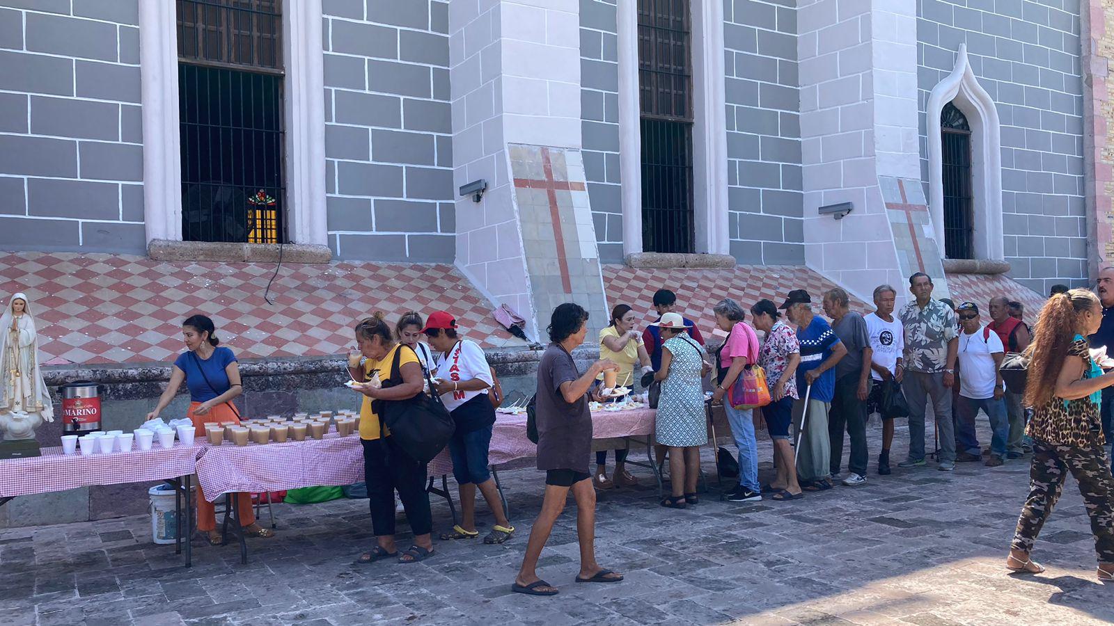 $!Ayuda comedor comunitario en Catedral de Mazatlán a personas sin hogar desde 4 años