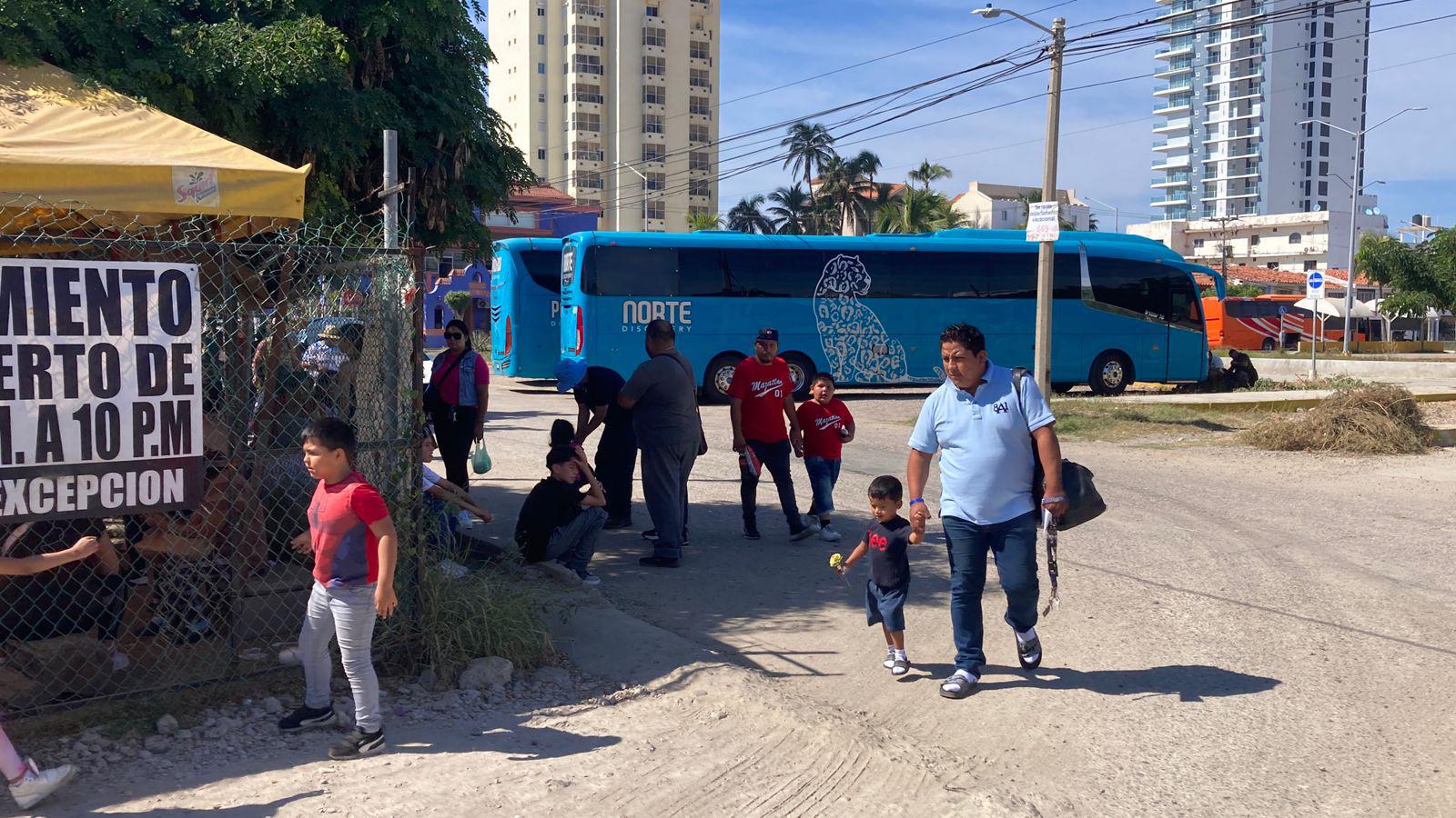 $!Mientras choferes charter registran baja afluencia, el turismo se siente seguro en Mazatlán