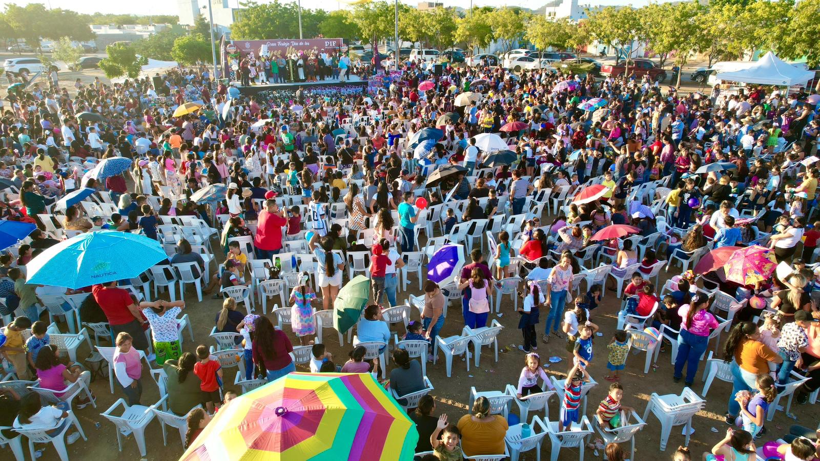 $!Festeja Gobierno municipal a niñas y niños por Día de Reyes Magos