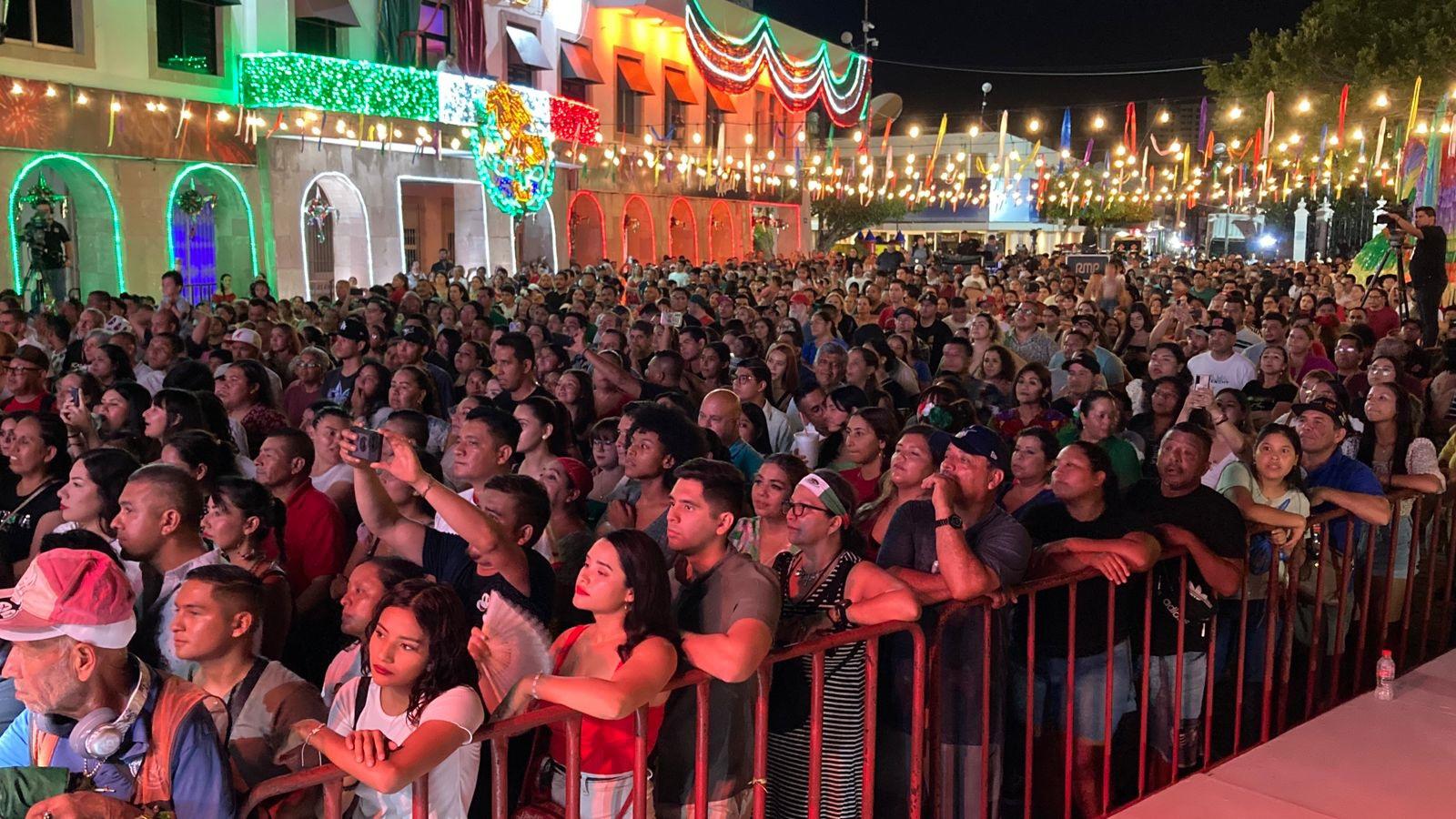 $!Miles de personas disfrutan de un gran ambiente en los festejos Patrios de Mazatlán